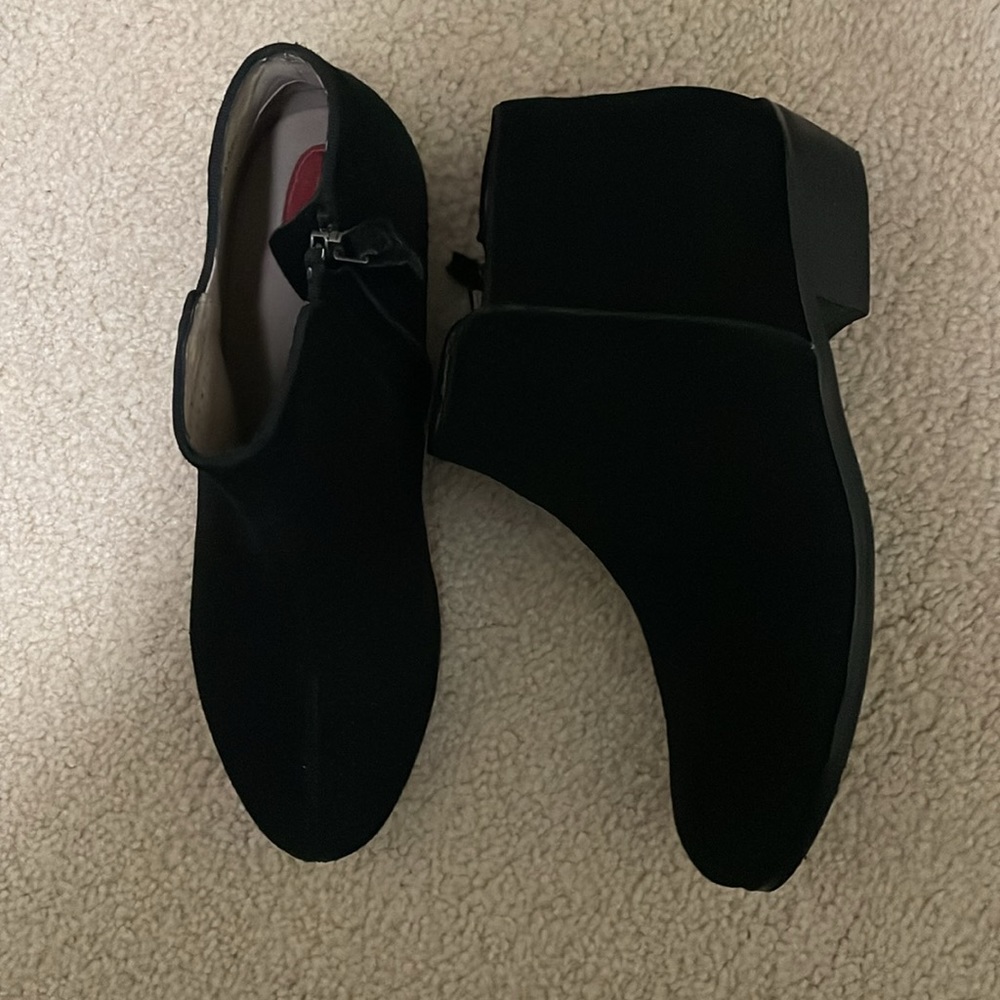 Soft walk Rocklin black perforated suede boots for women size 9m